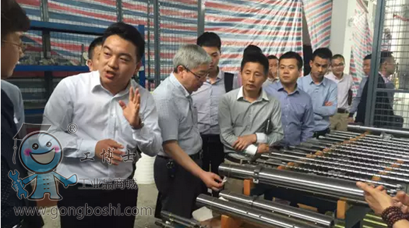 工博士組織參觀考察德國庫卡機(jī)器人工廠