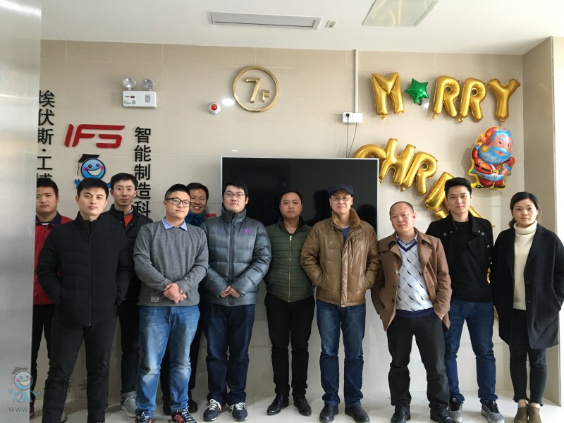 工博士庫卡機(jī)器人培訓(xùn)學(xué)員合影